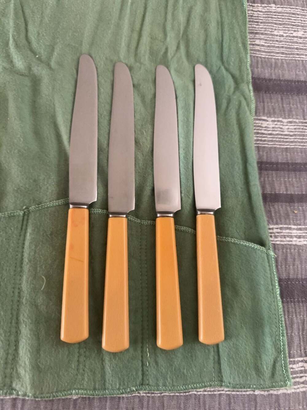 1881 Rogers Stainless Steel Dinner Knives with Faux Bone Handles, Set of 4